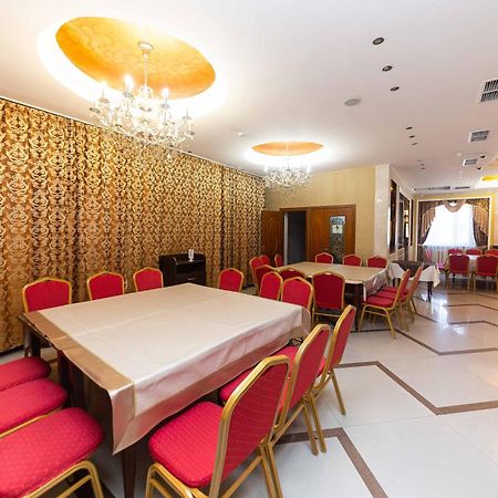 O Azamat Hotell Astana Eksteriør bilde