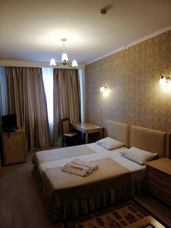 O Azamat Hotell Astana Eksteriør bilde