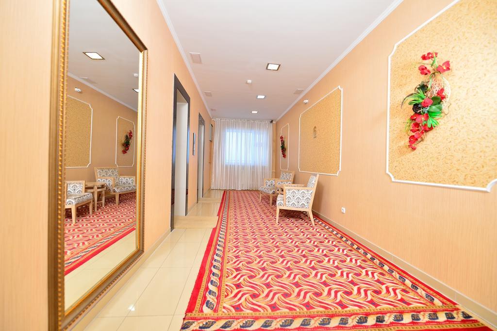 O Azamat Hotell Astana Eksteriør bilde