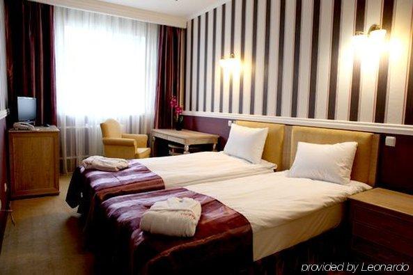 O Azamat Hotell Astana Rom bilde